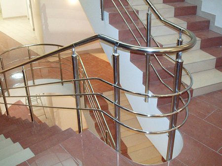 Металлические ограждения лестниц